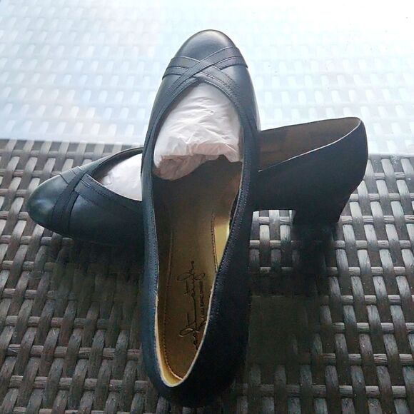 New in Box Soft Style Womens Angel II BLUE Pumps Dress Heels Shoes US SIZE 8,5W - Picture 2 of 3